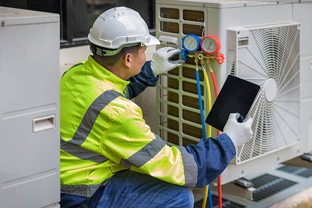 Professional Hvac technician working in Paxton, IL